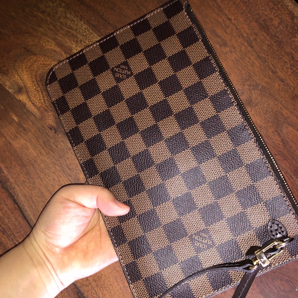Lv pouch in damier ebene